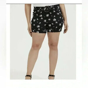 NEW Torrid Black Dark Floral Women Jean Denim Shorts Size 10.